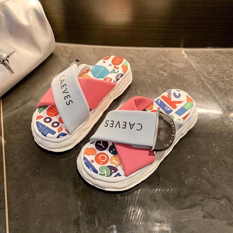 Internet Celebrity Graffiti Slippers Women's Summer 2025 New Outer Wear Thick Bottom One-word Drag Casual Stepping On Shit Sandals Ins Explosion