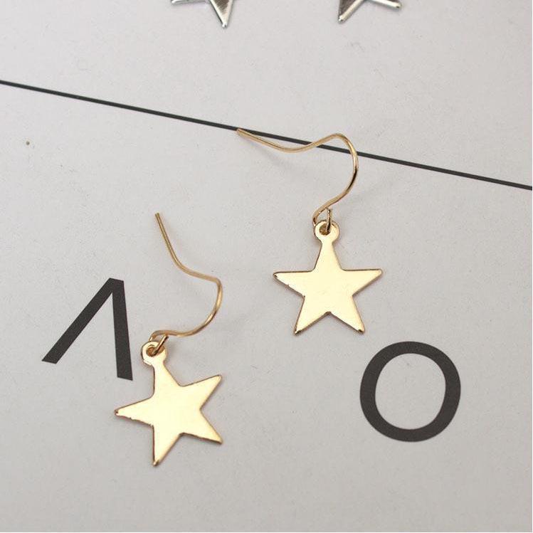 

Versatile Geometric Star Earrings: Cute Five-Pointed Dangling Studs for a Fresh Summer Style золотой