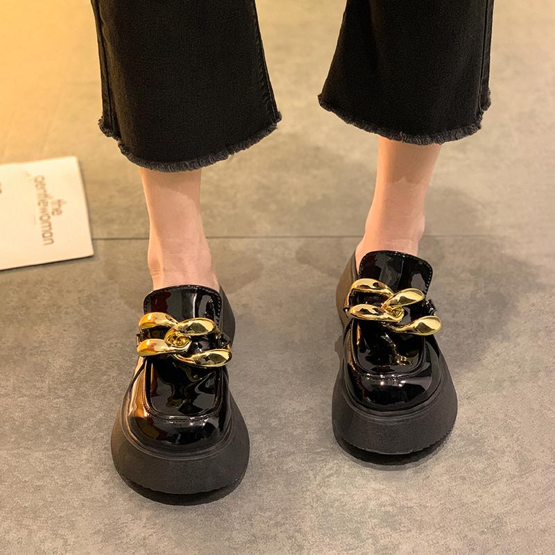 Fashion 2025 Patent Leather Mules Metal Chain Pearl Bowknot Women Slippers Creepers Sandals Platform Shoes Thick Soled Cover Toe Slides