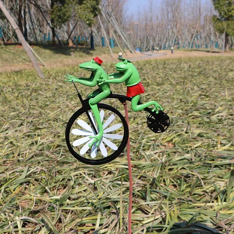 Cartoon Metal Frog Riding Windmill Animal Motorcycle Wrought Iron Courtyard Garden Decoration Decorative Figurines