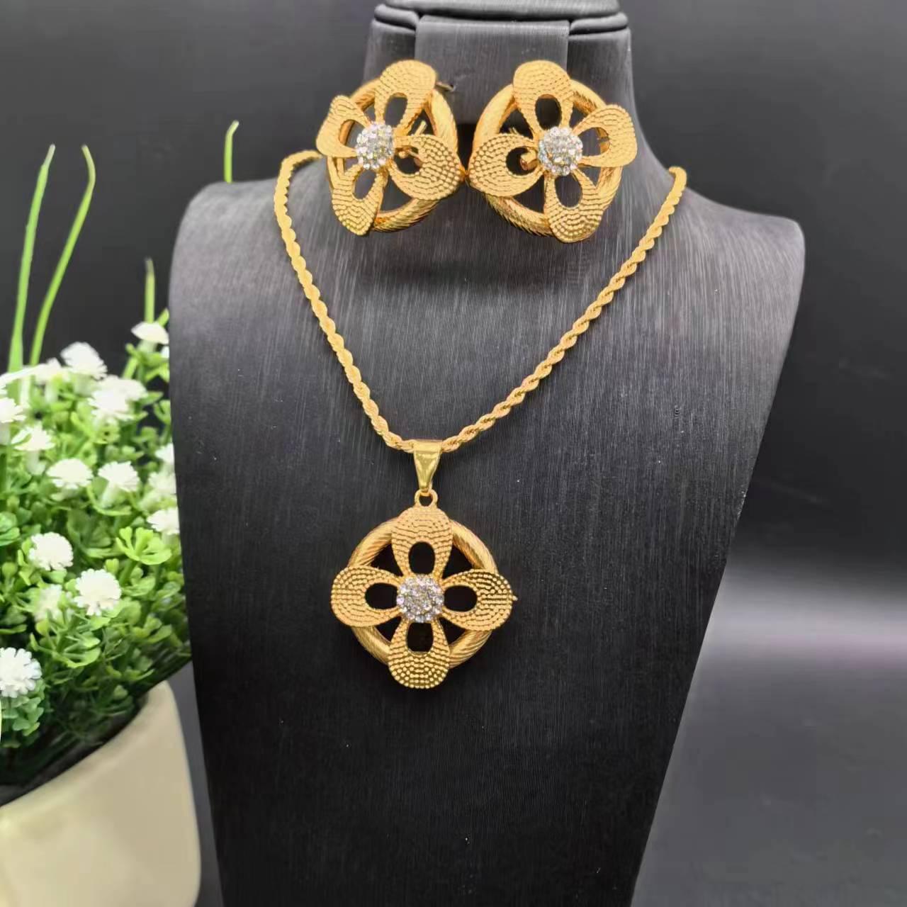 

Набір намиста та сережок з діамантами, покритий 24-каратним золотом, для європейських та арабських весіль 24k Gold Plated