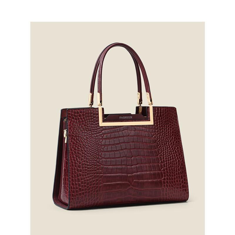 Bag Women's Autumn and Winter New Messenger Bag Fashionable Versatile Commuter Premium Wedding Bag Portable Mother Bag