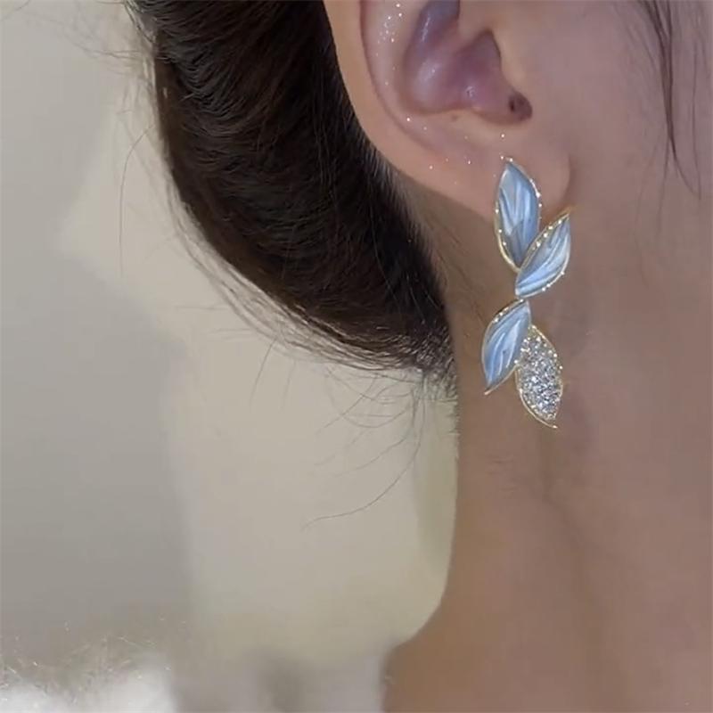 New Trend Enamel Btterfly Shape Stud Earrings Unique Design White Green Color Animal Small Earrings Women's Unsual Earrings