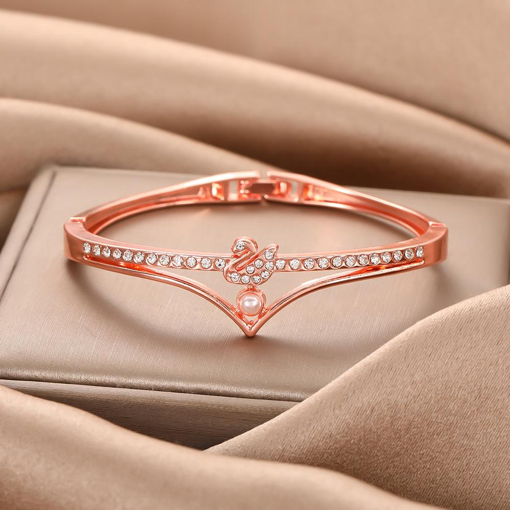 New fashion swan shape simple personality niche light luxury diamond design bracelet alloy butterfly jewelry