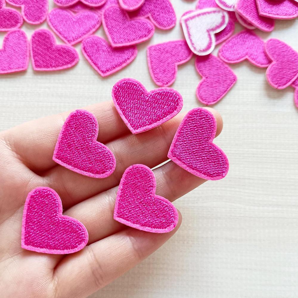 20 ks Barevné nášivky ve tvaru srdce s výšivkou srdce, aplikace, nášivka na oblečení, dekorace