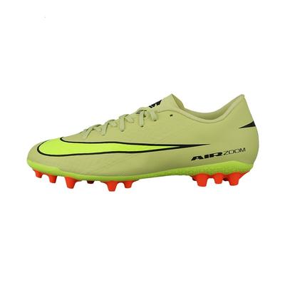 Spezielle Sportschuhe – Fußballschuhe