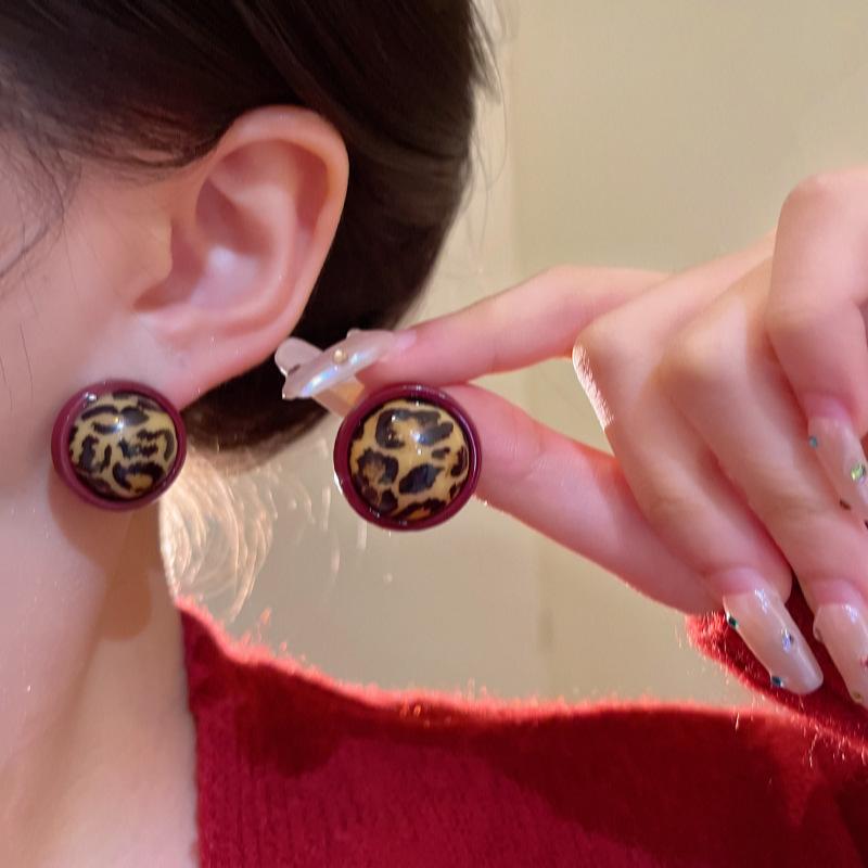 Hong Kong style retro leopard print earrings women's stud earrings temperament earrings