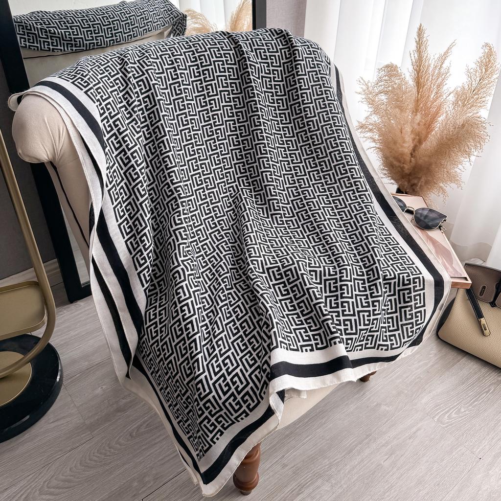 New Four Seasons Plain Stripe Cotton Scarf for Women Tassel Linen Scarves Hijab Lady Foulard Fashion Shawls Wraps Female Bandana