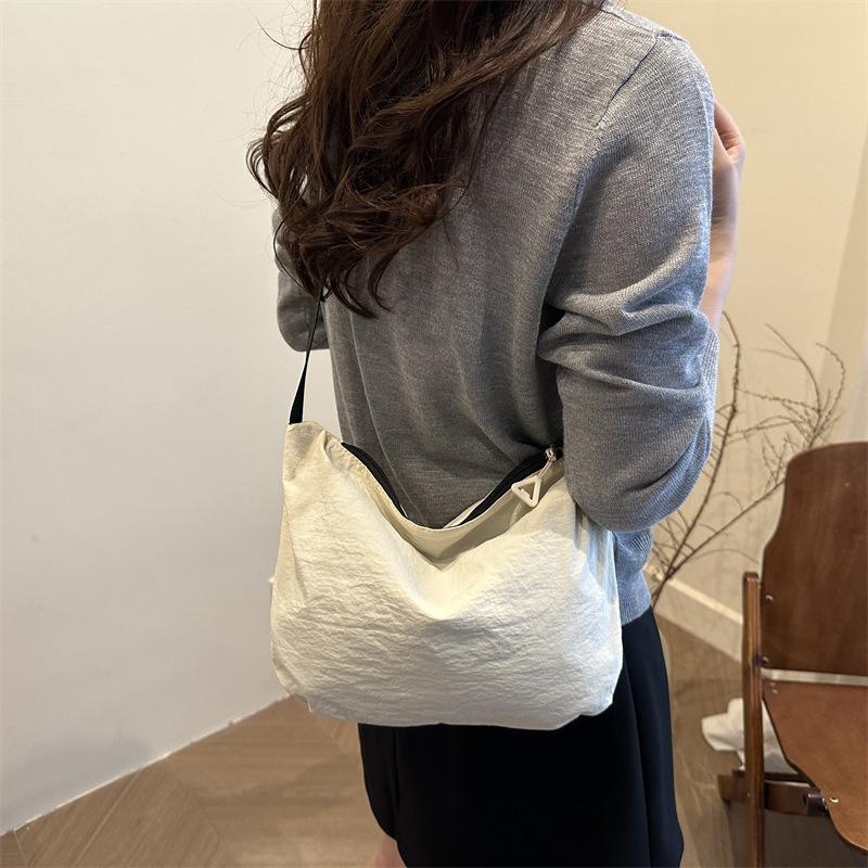 Nylon Dumpling Bag, Men's and Women's Messenger Bag, Simple Sports Style, Large Capacity Casual Shoulder Bag, Light Weight