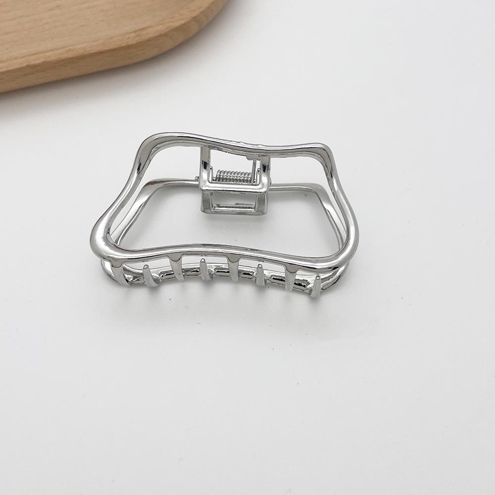 2026 Cloud Hair Clip: Retro Metal Claw Double Clip, Simple Hollow Design, Fashionable Shark Bun Holder.