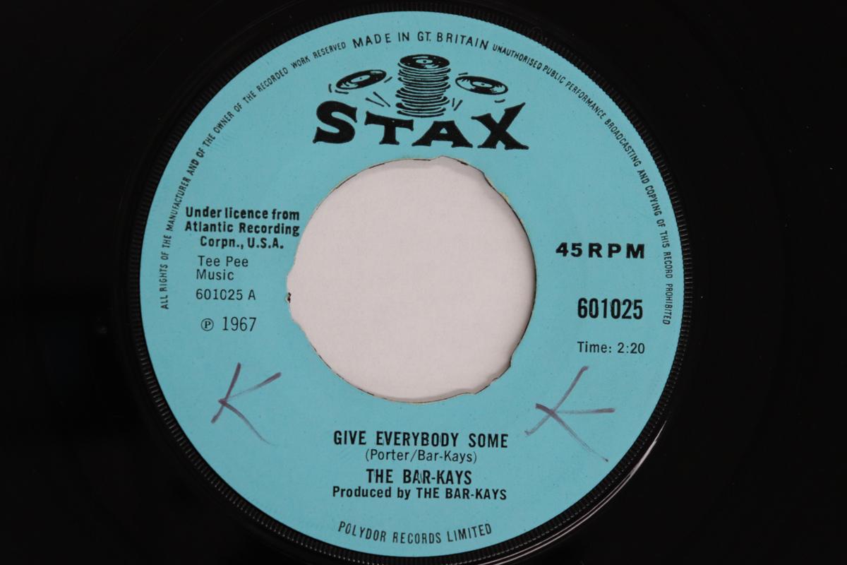 

7-дюймовая пластинка BAR-KAYS - Give Everybody Some / Don t Do That 601025 STAX 1967 UK Соул/Фанк Б/У