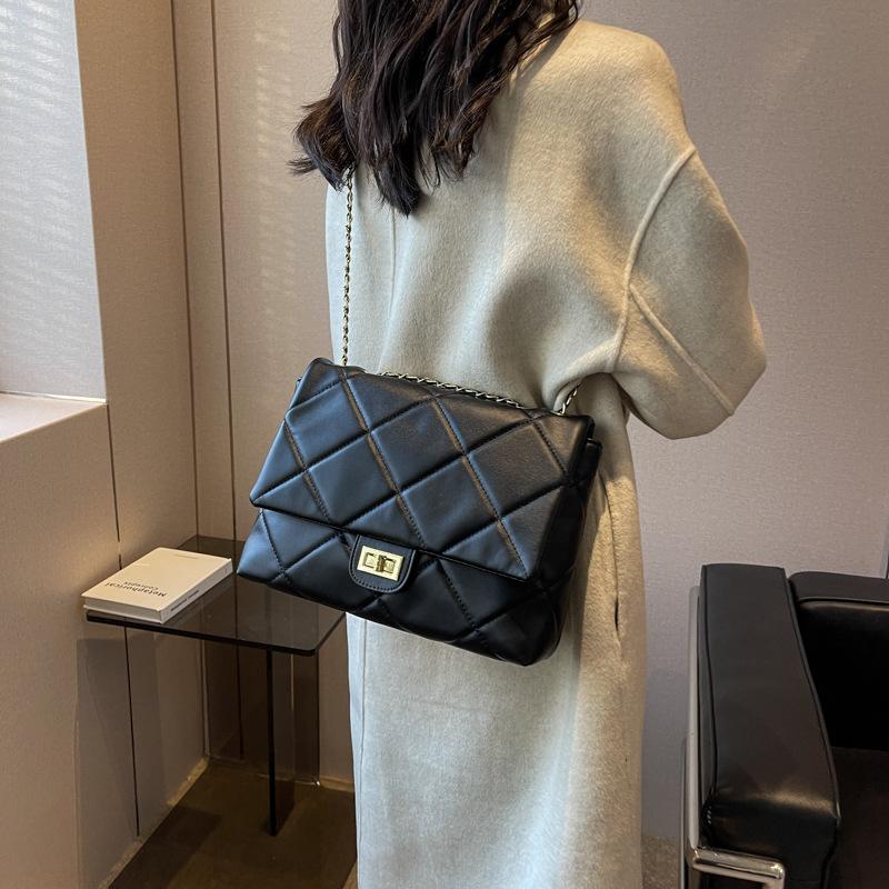 Large Capacity Bag Women's Autumn and Winter 2025 New Fashion Versatile Diamond Chain Bag High-grade Texture Shoulder Messenger Bag