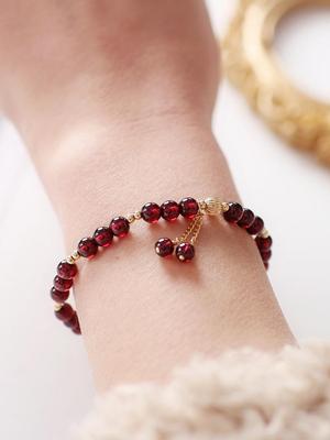 Bracciale da Donna Squisito con Perle di Granato - Design di Nicchia Lusso Leggero, Regalo Perfetto per la Migliore Amica