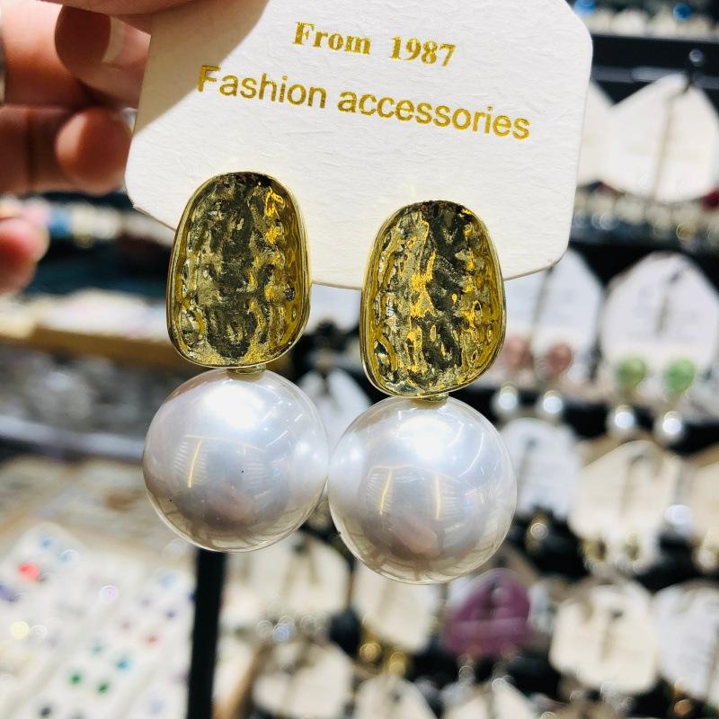 

New Simple Irregular Metal Simulated Pearl Ball Pendant Earrings For Women Temperament Pendientes Mujer золотий