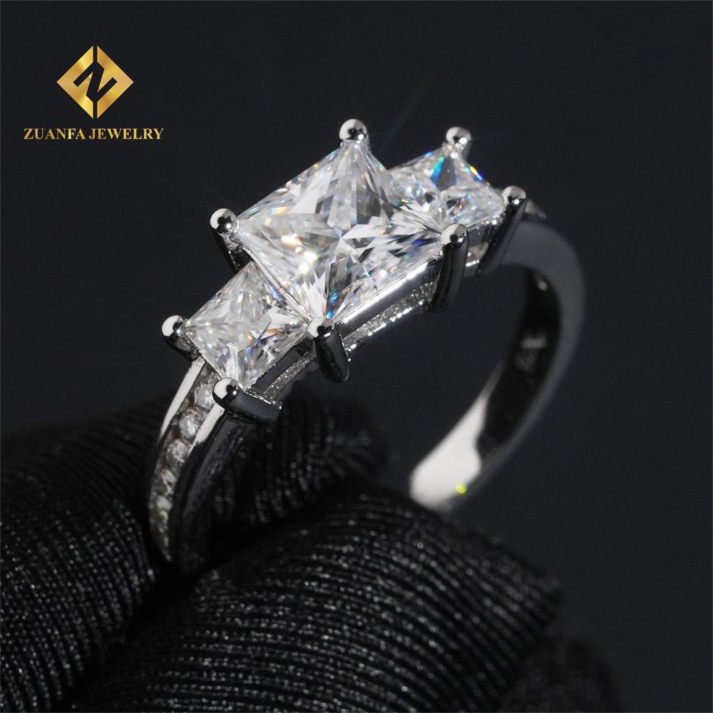 

Элегантное женское кольцо из серебра S925 с муассанитом огранки «Принцесса» Size 8