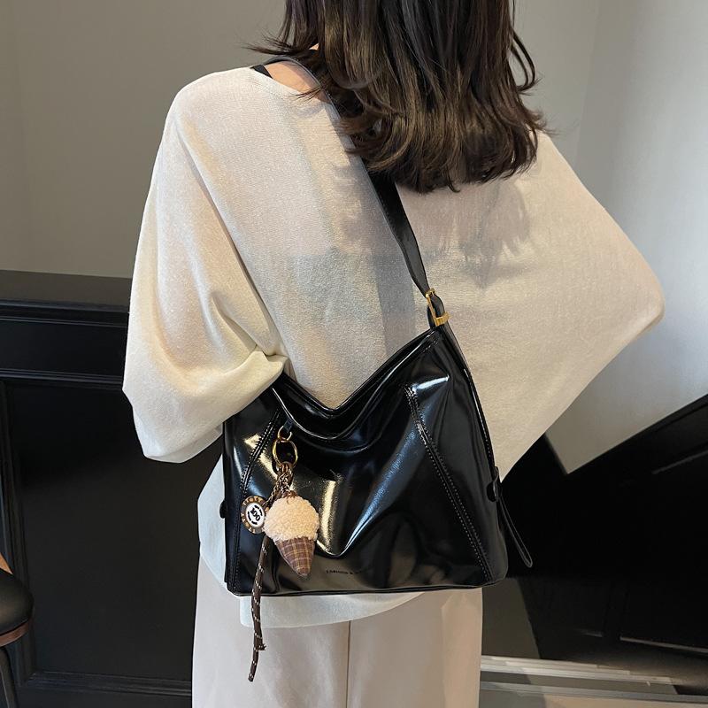 Premium Bag Women's Maillard Messenger Bag New Commuter Retro Tote Bag Large Capacity Shoulder Women's Bag Bag