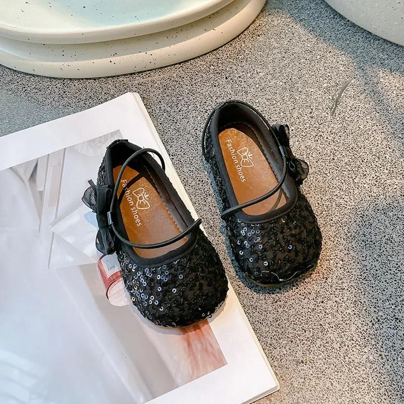 

Детские туфли принцессы на мягкой подошве для девочек, танцевальные туфли для выступлений с милым бантом сбоку, новые туфли на плоской подошве 2024 года с блестящими пайетками 23 чёрный