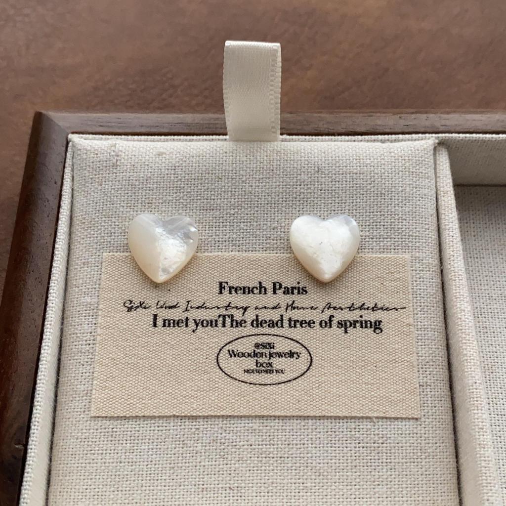 "Vintage Creamy Yellow Starfish Ear Clips: Elegant and Cute, Piercing-Free Sea Star Earrings"