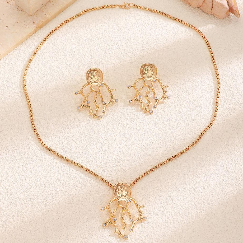 High-End Ocean-Inspired Coral Necklace for Girls - Versatile, Fashionable Red Accessory