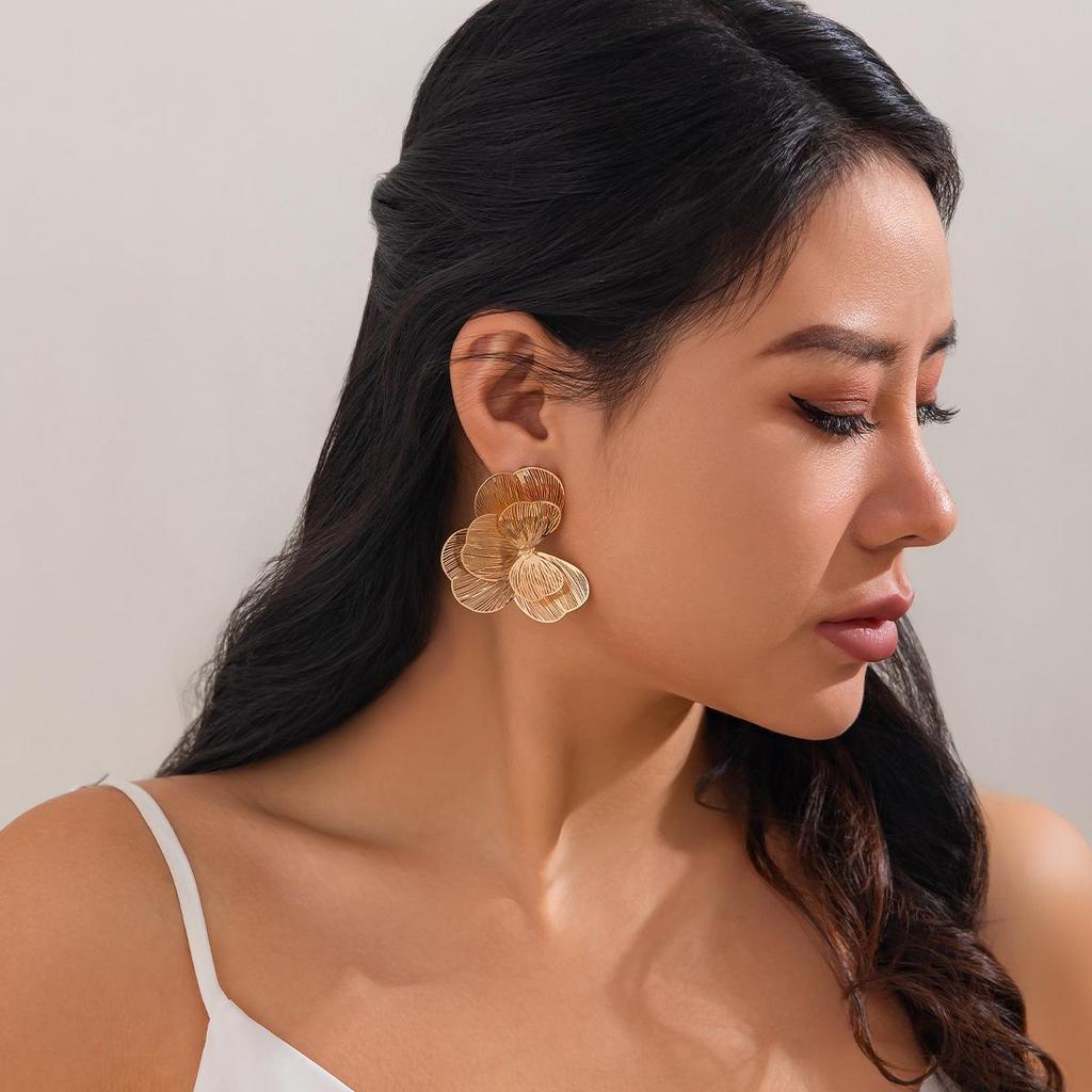High-End Ginkgo Leaf Stud Earrings - Fashionable Metal Petal Design for Evening Banquets
