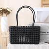 Handgefertigte Plastik-Hohlgeflecht-Tasche Landhausstil Große Kapazität Strand-Tragetasche Eimer-Tasche Damen-Handtasche Sommer-Strandtasche