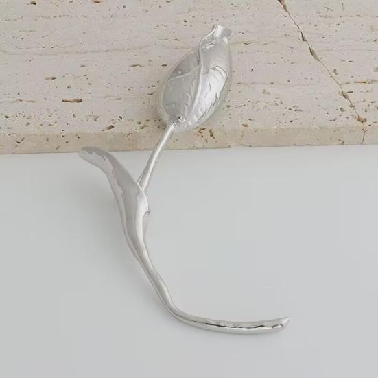 Tulip Flower Brooch Metal Alloy Brooch Versatile Jacket Dress Scarf Hat Handbag Pin Lightweight Elegant Accessories Gifts