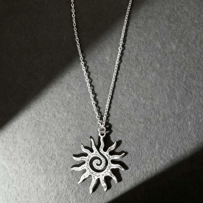 1Pc Gold Sun Pendant Necklace – Spiral Hollow Out Charm for Women, Minimalist Fashion Choker, Trendy Statement Jewelry