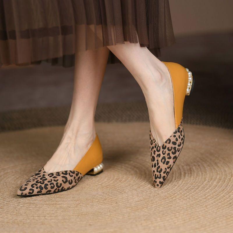 

Женские туфли с леопардовым принтом и жемчугом, на низком каблуке, элегантные, с острым носком, женские туфли-лодочки на распродаже, высокое качество, весенние, стильные, тренд 2025 года 42