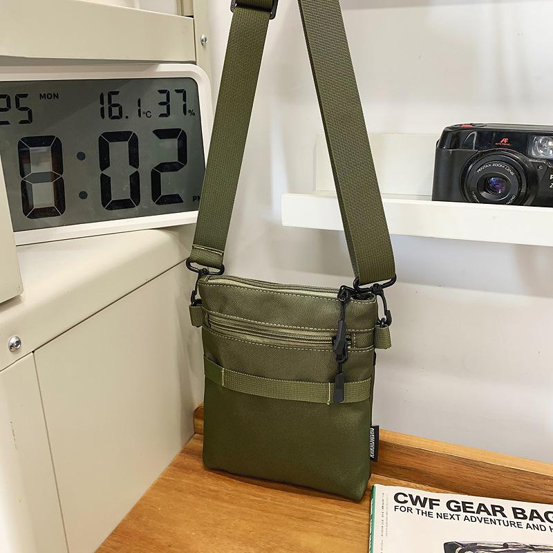 

Japan and South Korea fashion new simple literary and artistic fan shoulder messenger bag 2025 commuter sports niche leisure small square bag