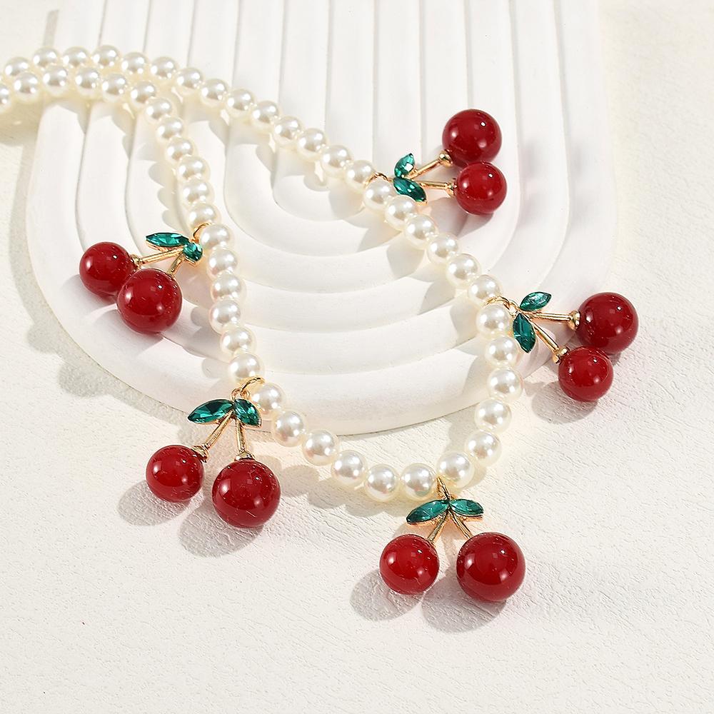 

Imitation Pearl And Cherry Necklace, Featuring A Vintage Red Fruit Pendant, A Fashionable Jewelry Gift Suitable For Women And Girls.