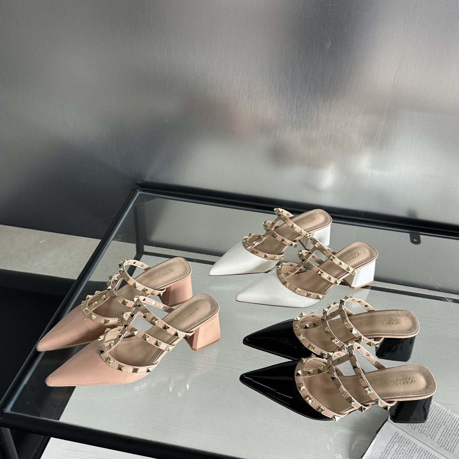

Baotou pointed half slippers women s 2025 summer new French high-end rivets cool thick heel half tray fashion sandals 35