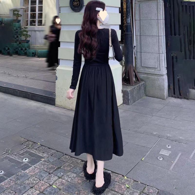 Autumn new niche design sense retro V-neck temperament thin waist small black dress dress