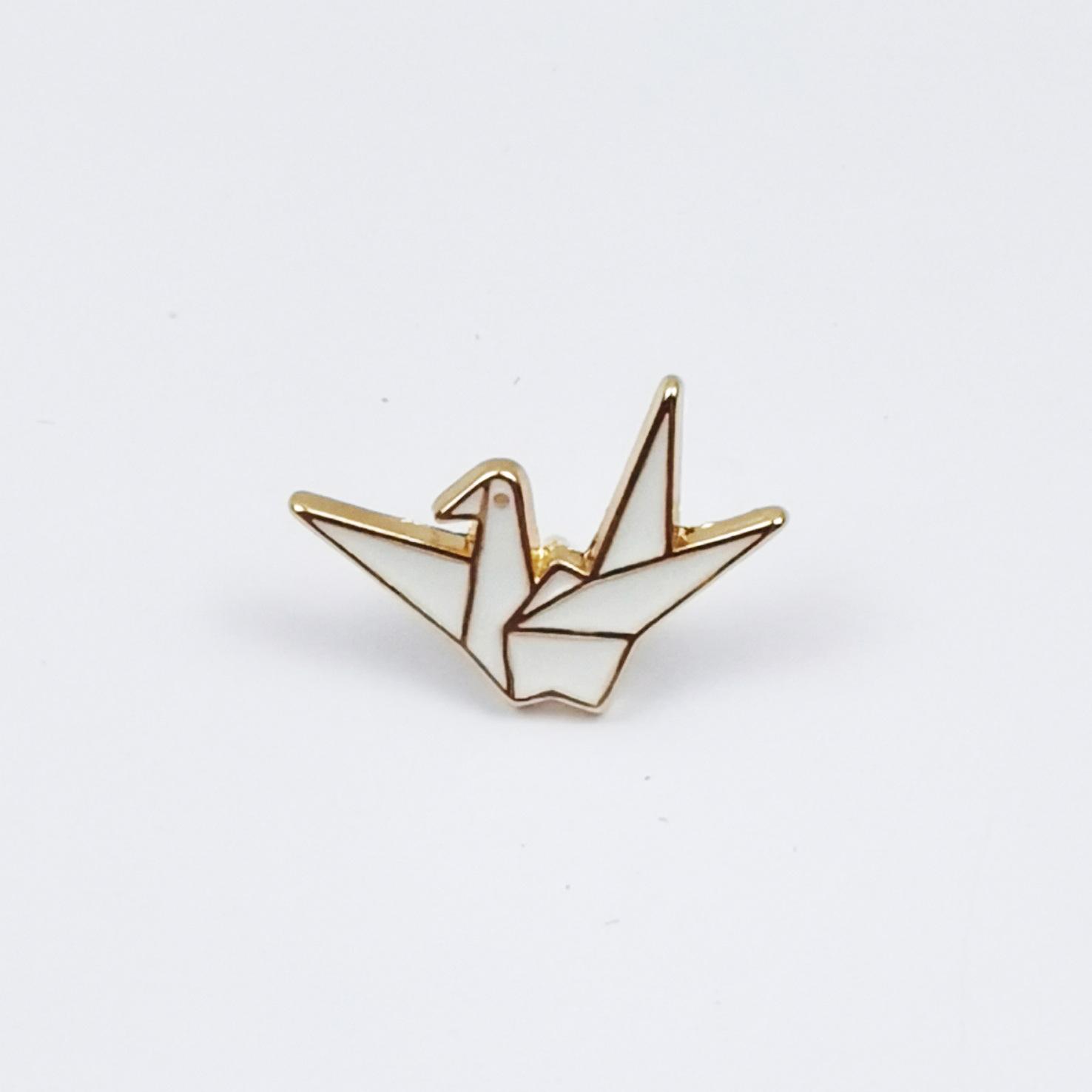 Japanese Origami Crane Brooch with Metal Badge - Versatile Bag Charm and Couple Accessory модель 1