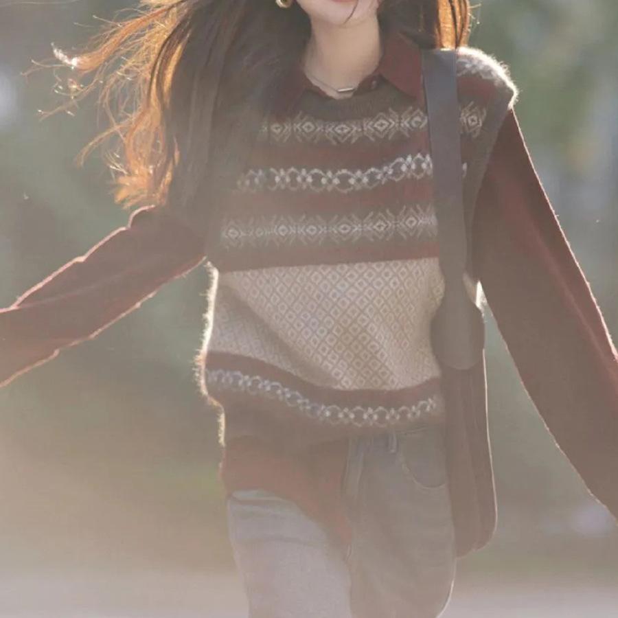 Fashion Vest Women's Autumn and Winter Color Blocked Knitted Vest Sweater Feminine Temperament
