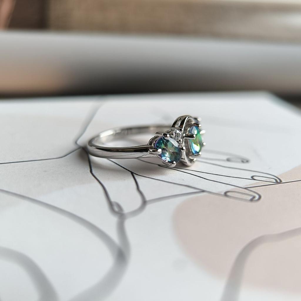 Серебряное кольцо с мистик топазом 1.075ct, вес изделия 2,88 гр (2191322)