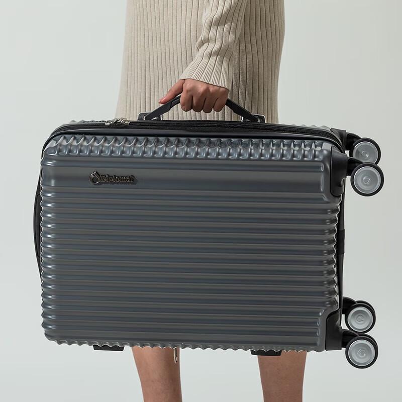 Diplomat Expandable Hard Shell Spinner Suitcase