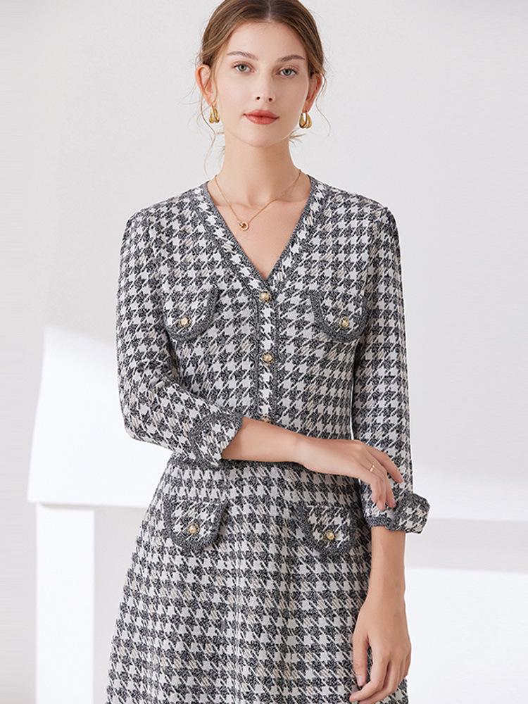 2025 Fall/Winter Retro European & American Houndstooth V-Neck Mid-Length Knitted Dress