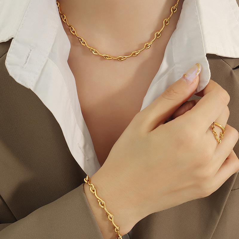 European/American Gold-tone Statement Necklace & Non-fading Metal Hook-splice Bracelet Set