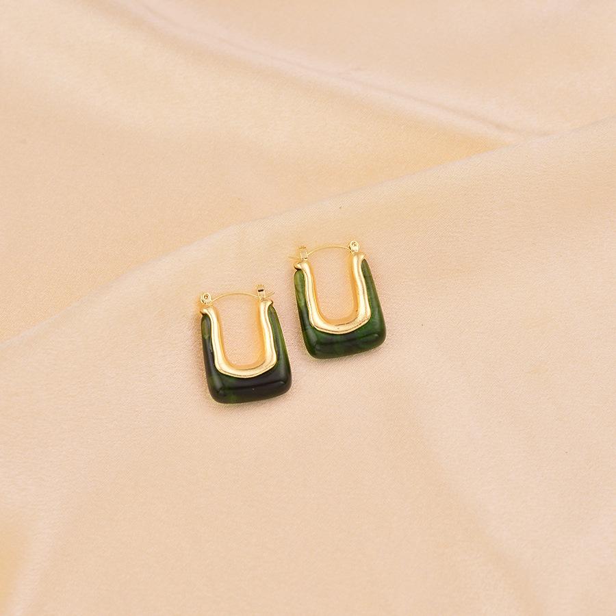 

European High-End Retro U-Shaped Stud Earrings with French Maillard Elegance