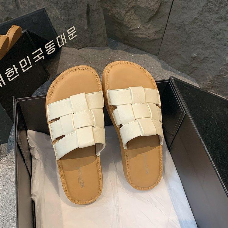 

Internet celebrity soft bottom cool slippers women wear 2025 summer new fairy wind with skirt flat bottom beach one word 35 бежевый