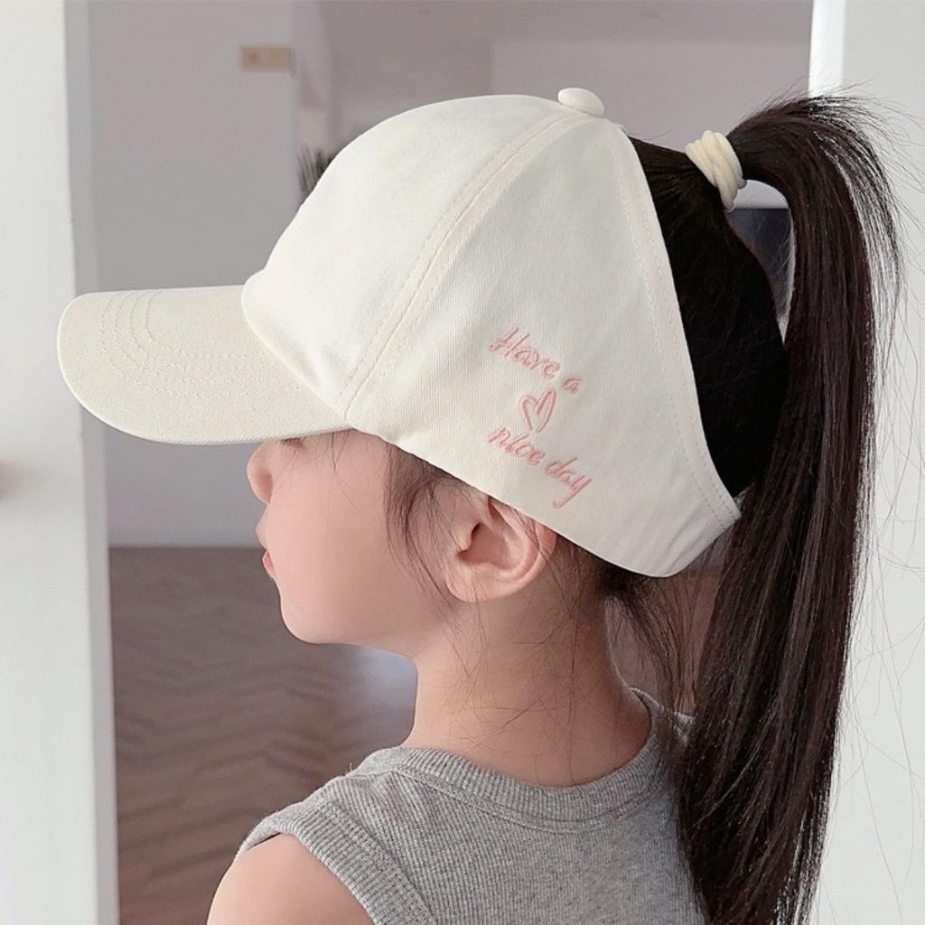 Youngsters Breathable Open-Top Baseball Cap with Heart & Letter Design, Sun Protection Visor, Polyester, Machine Washable, Casual Headwear