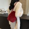 Autumn and winter new Mao Mao bag women's niche design portable bucket bag fashion hand bag trend messenger plush bag
