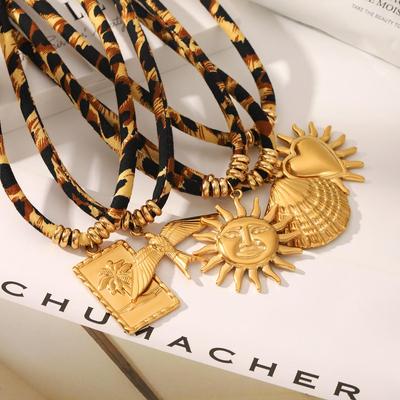 Collana con Conchiglia in Acciaio Inossidabile Euro-Americana: Gioielli in Corda Intrecciata da Donna con Cuore, Sole, Stampa Leopardo e Palma di Cocco