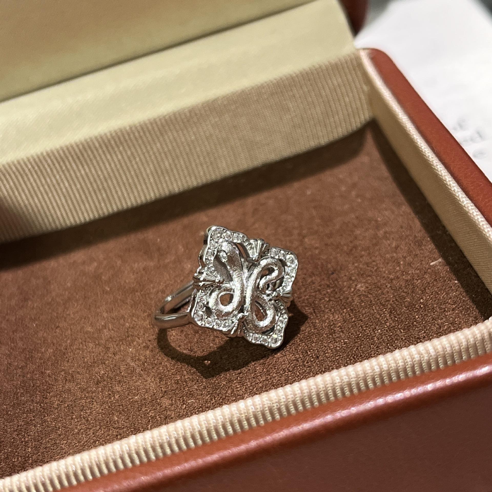 Итальянская ткань Qi Latti Браслет с brushed-отделкой Четырехлистник Женский Ретро с бриллиантами Натуральный Трехцветный браслет