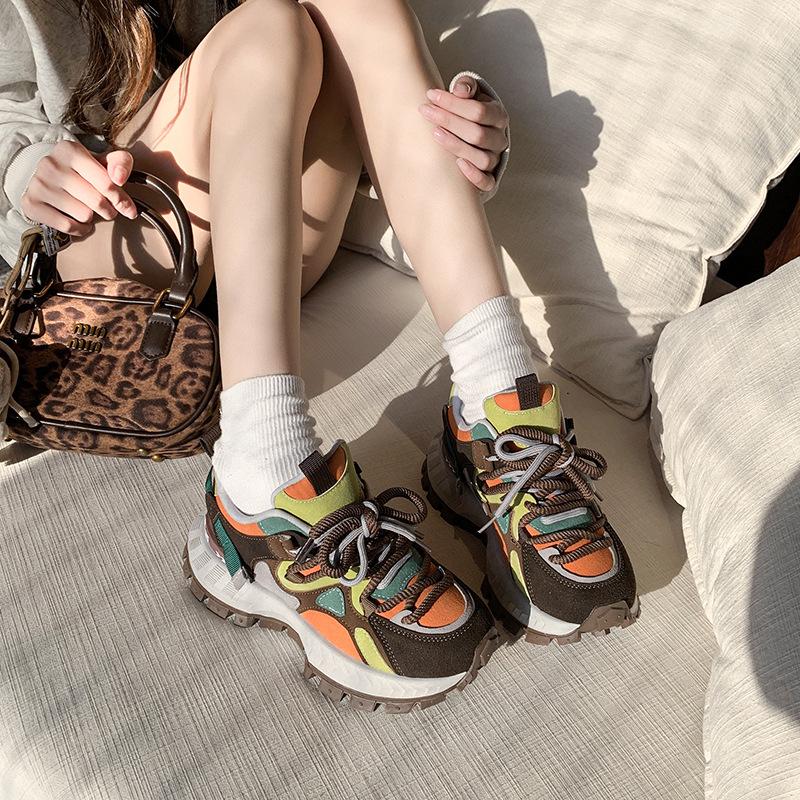 

Korean version of platform dad sneakers women s 2025 spring and autumn new retro color matching casual muffin middle heel sneakers 40 темно-коричневого