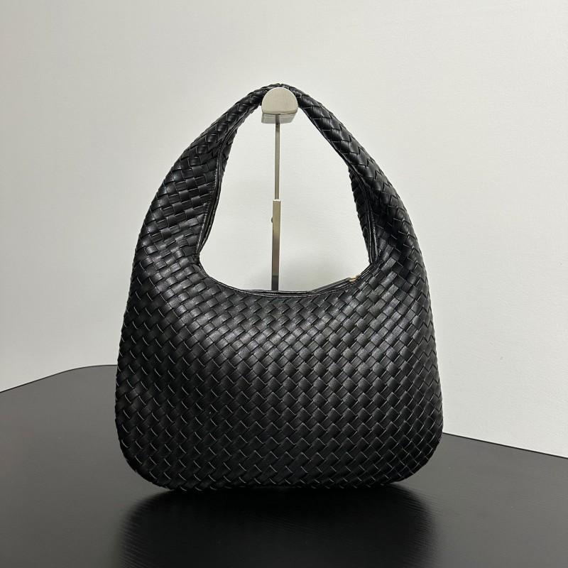 Small Handwoven Crescent Bag Large Capacity Dumpling Minimalist Commuter Shoulder Crossbody