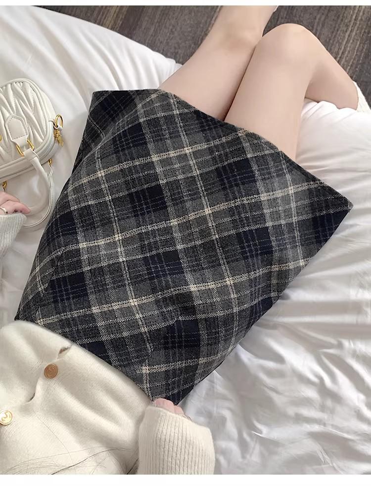 Women's High-Waist Plaid Wool A-Line Skirt - Slimming, Hip-Hugging, Autumn/Winter 2026 Style, Petite Fit