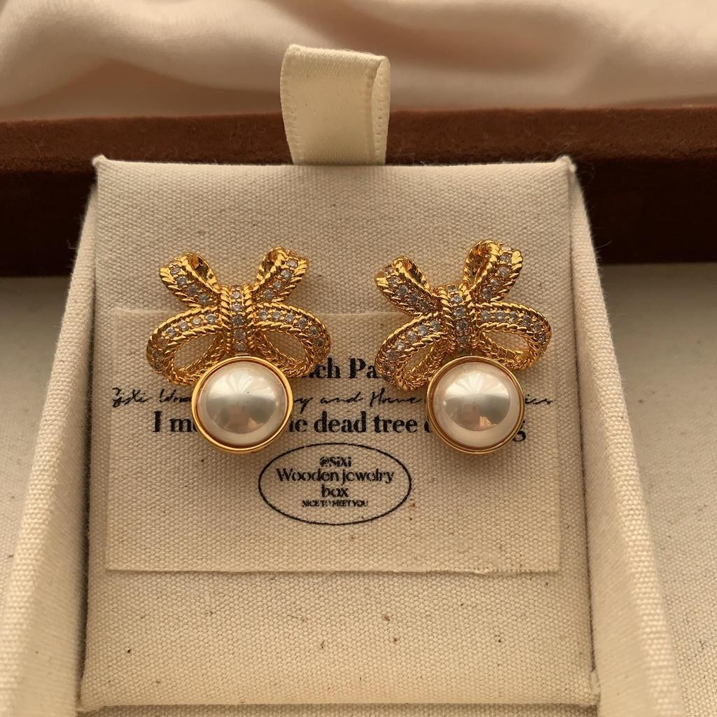 Romantic Bow Inlaid Rhinestone Pearl Stud Earrings Retro Elegant Exquisite Three-Dimensional Niche Earrings