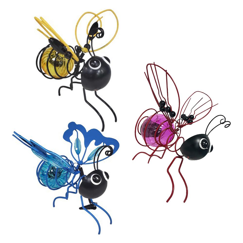 Solar-Powered Outdoor Figurine Light Decorative Flying Insect Hanging Lamp Metal Realistic Insect Light for Outside Decor