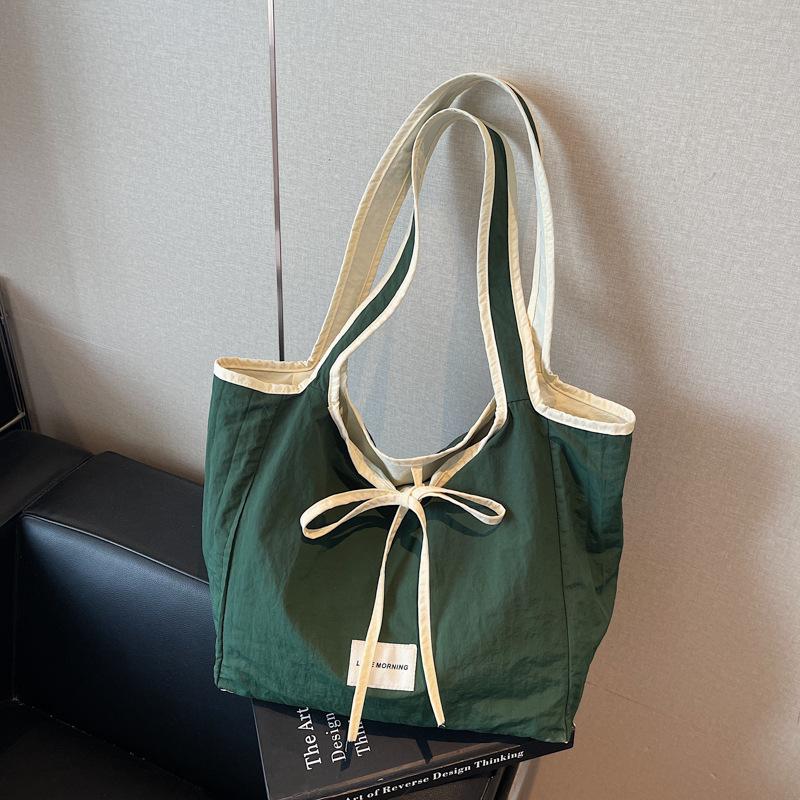 

Versatile double-sided back bag, armpit large bag, women s new commuter shoulder bag, fashionable hand-carried tote bag. зелений